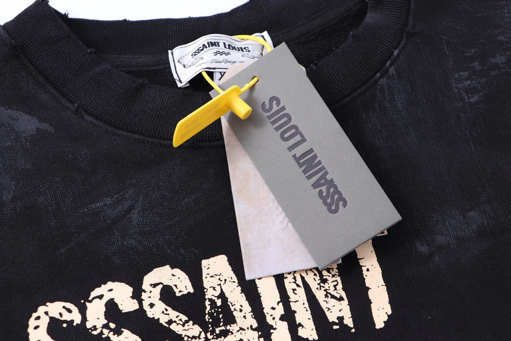 Style No. S227 P260💰 (450g version) SSSAINT LOUIS love ❤️letter logo printing. Round neck long T sweatshirt. Made of 450g dense cotton fabric, heavy-duty without hem thread fraying. + artificial hand-painted dirty and old retro fashion style! Highly recognizable. Loose fit, same style for men and women. Size: S-XL